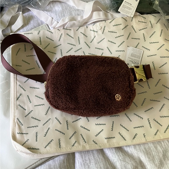 lululemon athletica Handbags - NWT Lululemon Everywhere Belt Bag *Fleece, 1L, Brown Earth/Gold